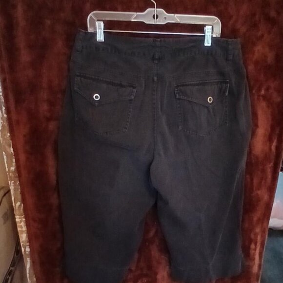 Christopher & Banks faded black capris SIZE 16 - Picture 2 of 4